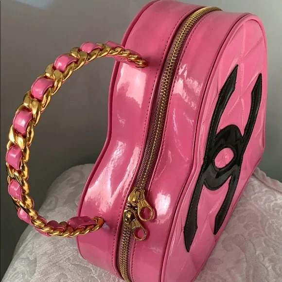 CHANEL Heart shape Runway Bag 💖 SUPER RARE - Picture 4 of 5